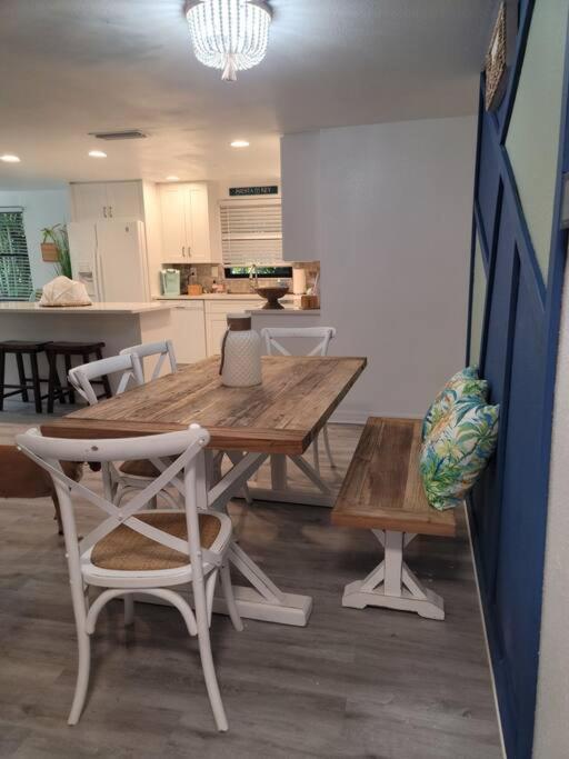 Welcome To The Bray Escape 4 Miles To Siesta Key Sarasota Exteriör bild